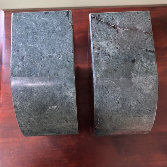 Green Marble Bookends with Gold Plated Scales of Justice - Picture 7 of 10